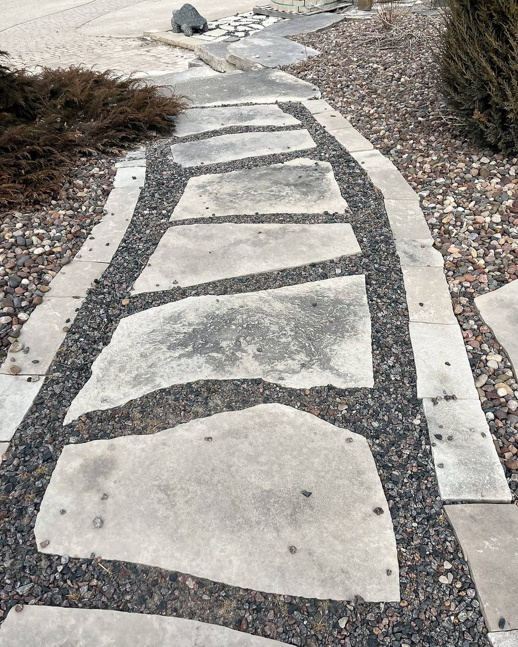Flagstone stepping path set in dark gravel